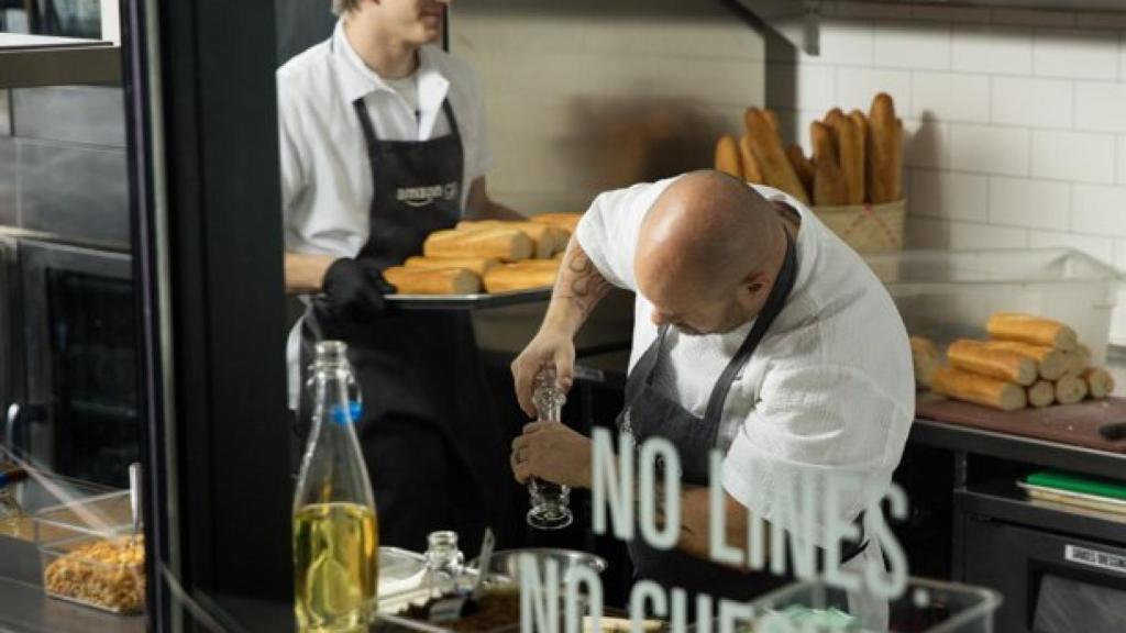 Amazon Go cuenta con empleados