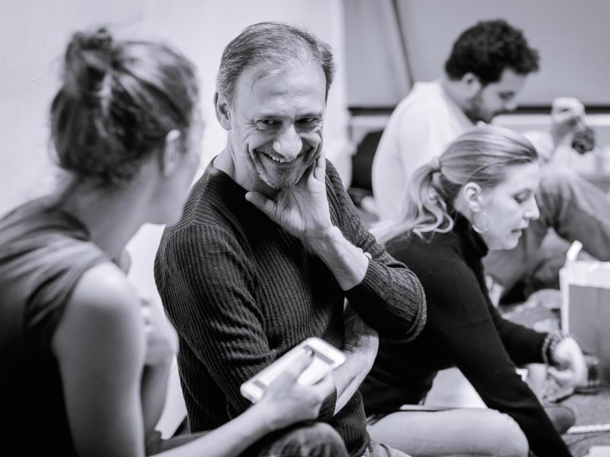 Jorge de Juan en los ensayos de Bodas de Sangre.