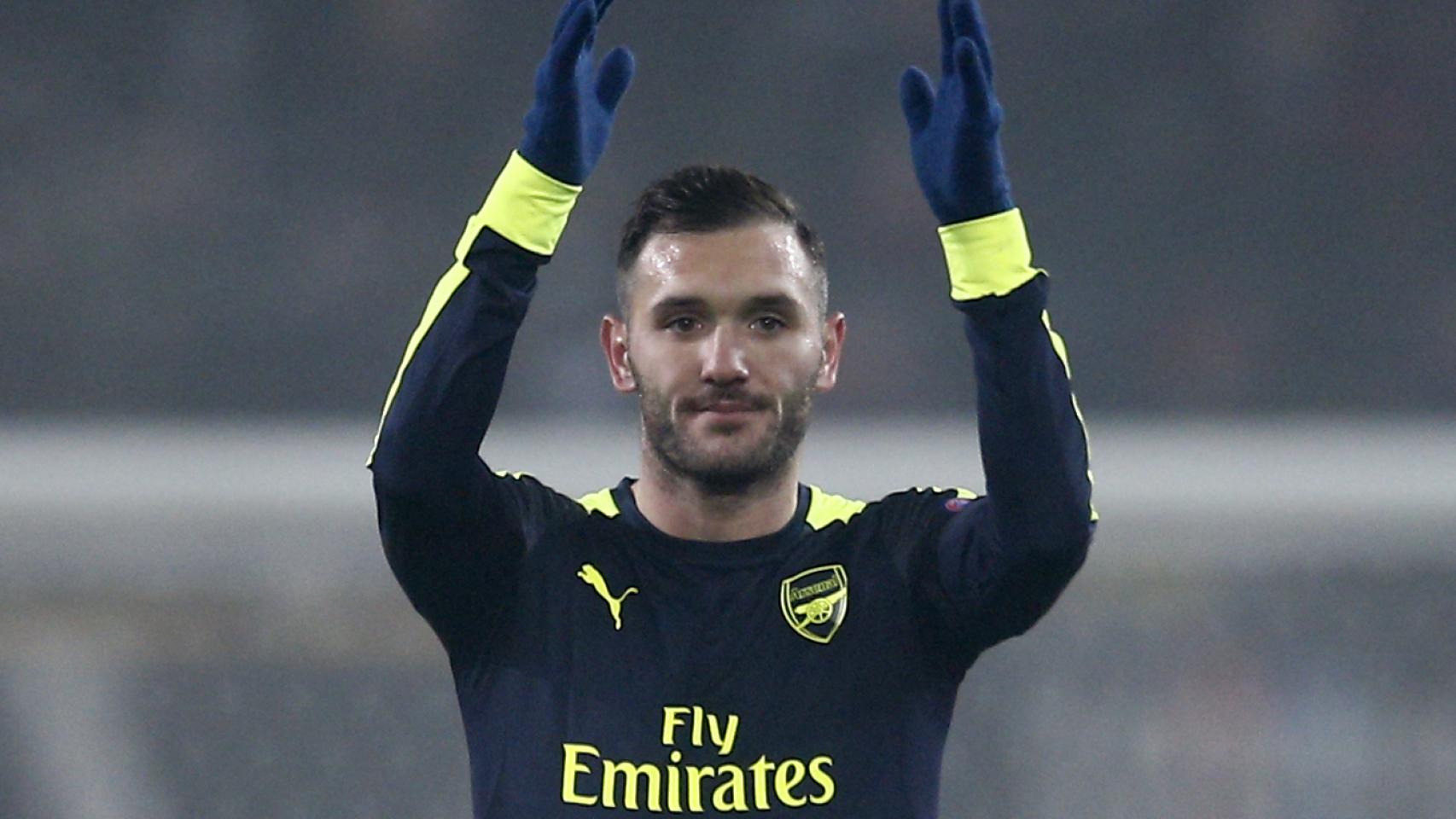 Lucas Pérez celebra sus tres goles con el Arsenal.