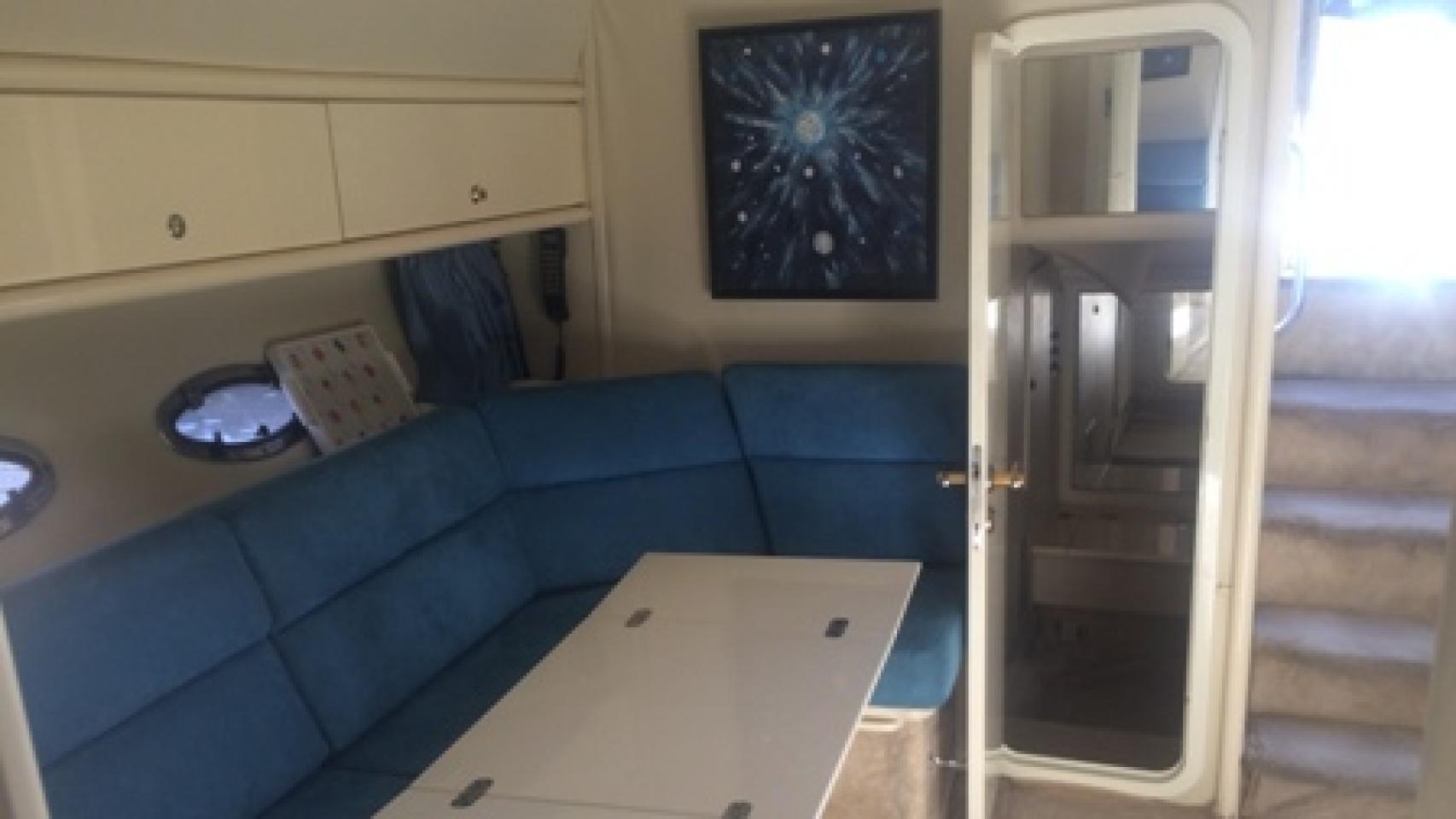 Imagen del interior de la Sunseeker donde se ve un cuadro de la fallecida Doris Malfeito