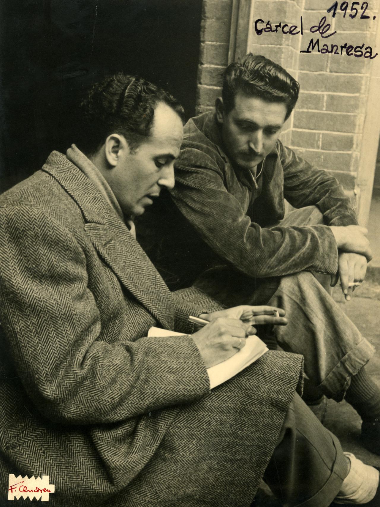 El periodista Enrique Rubio entrevistando en la cárcel de Manresa al asesino.