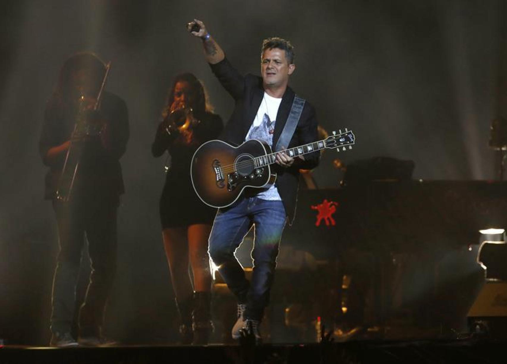 Alejandro Sanz durante el concierto de ayer, en Madrid.