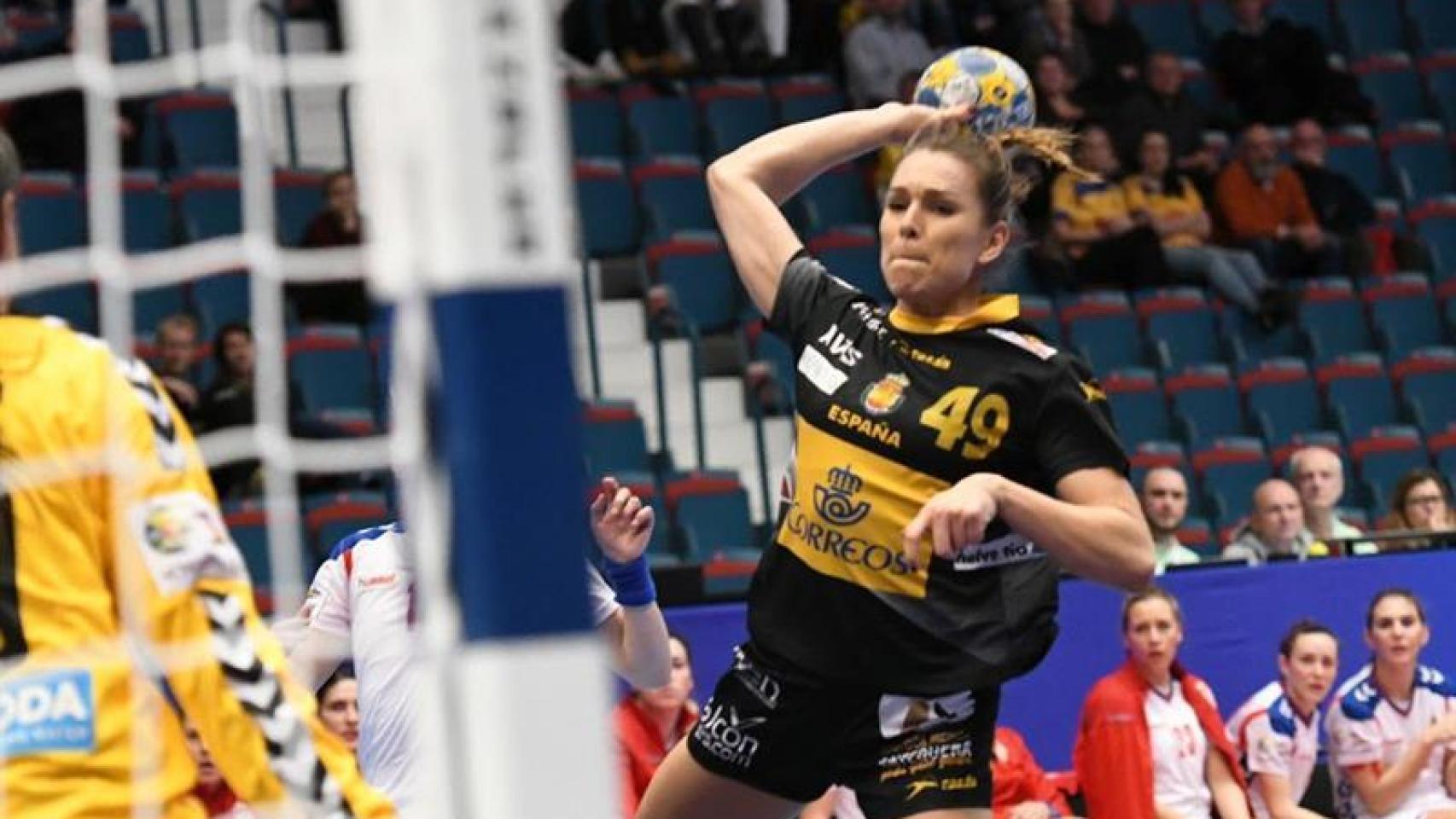 Carmen Martín dispara con España.