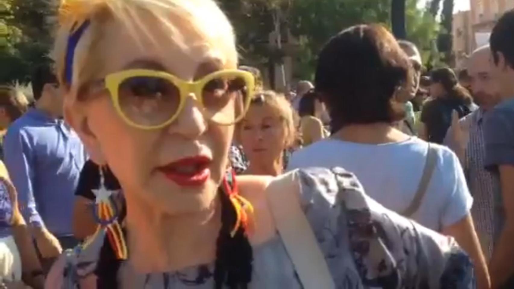 Karmele Marchante con pendiente independentistas