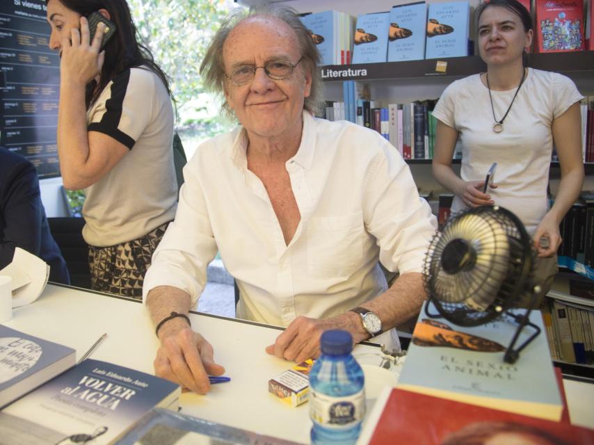 Aute en la Feria del Libro en junio de 2016