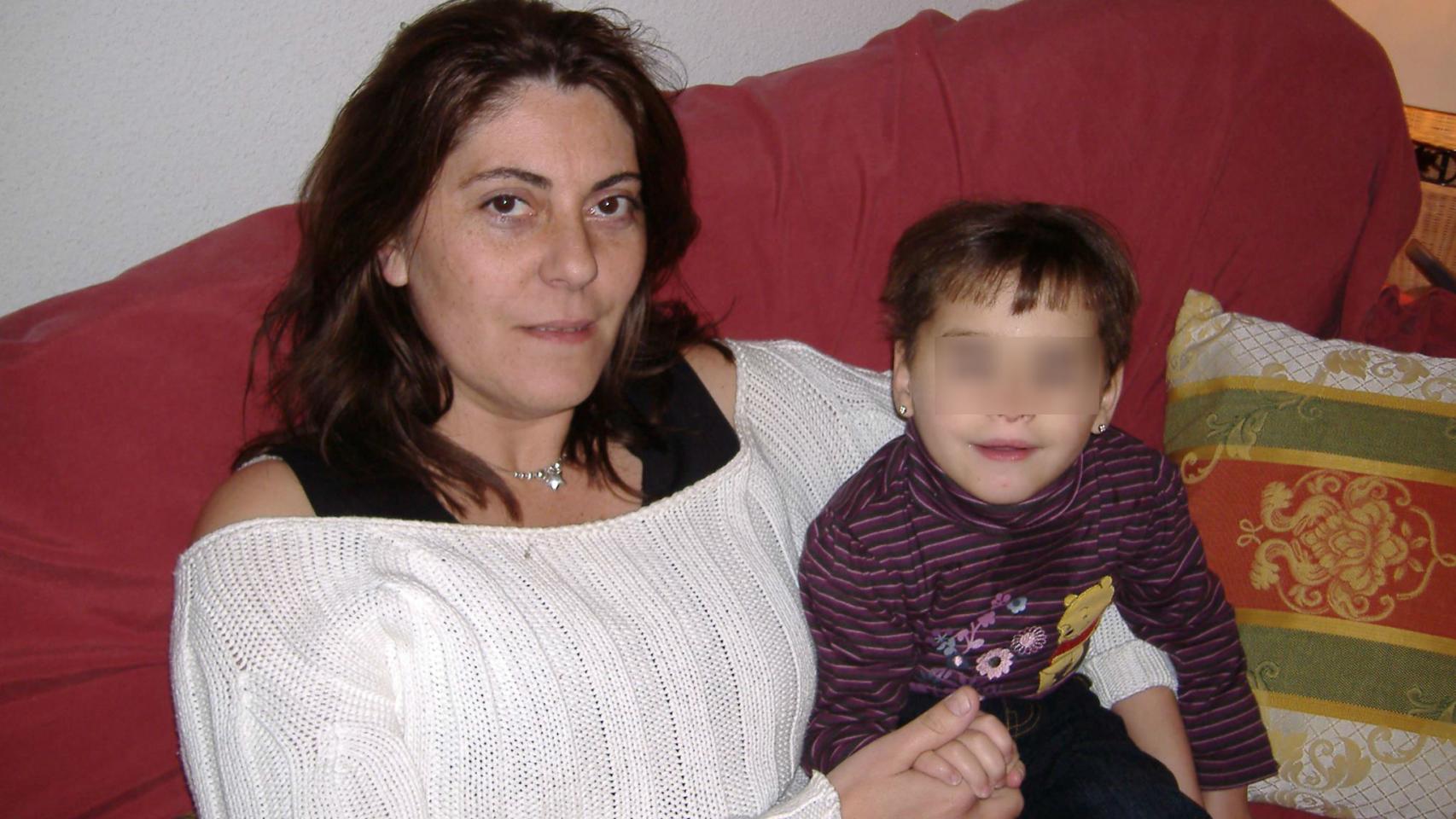 La fiscalía pide para la madre la misma condena que para el padre.