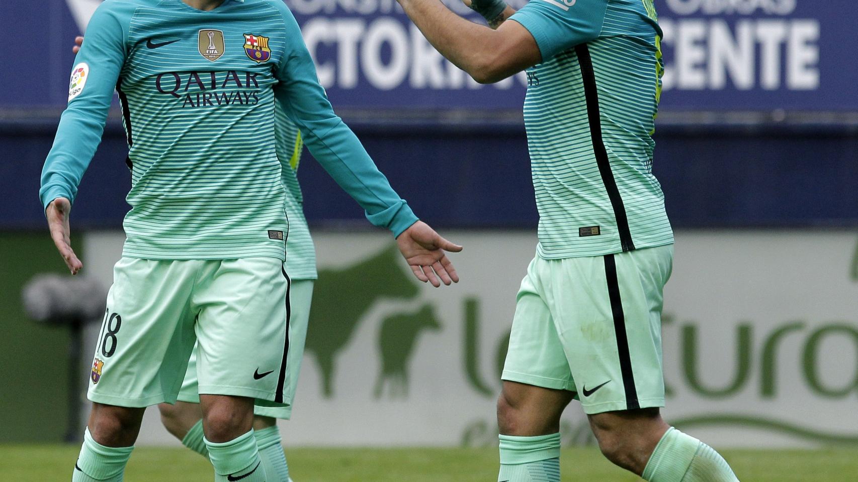 Jordi Alba y Luis Suárez en el partido ante Osasuna.