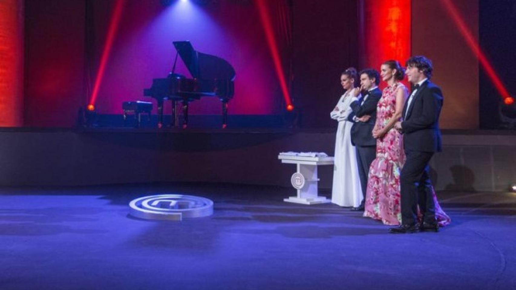 El jurado de Masterchef Celebrity anuncia quién pasa al duelo final.