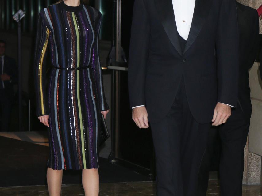 Los reyes, a su llegada a la Casa de ABC este martes por la noche.