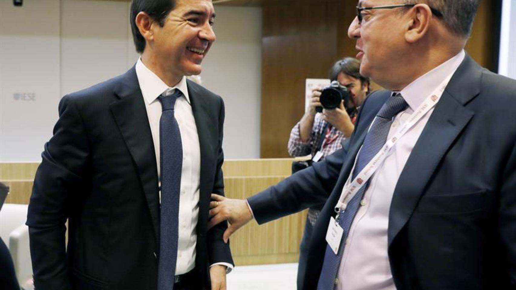El CEO de BBVA, Carlos Torres Vila, junto al presidente de la Asociación Española de Banca, José María Roldán.
