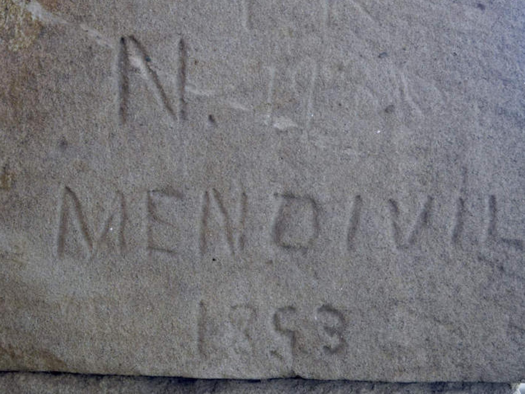 Firma del grafitero Nicomedes de Mendívil.