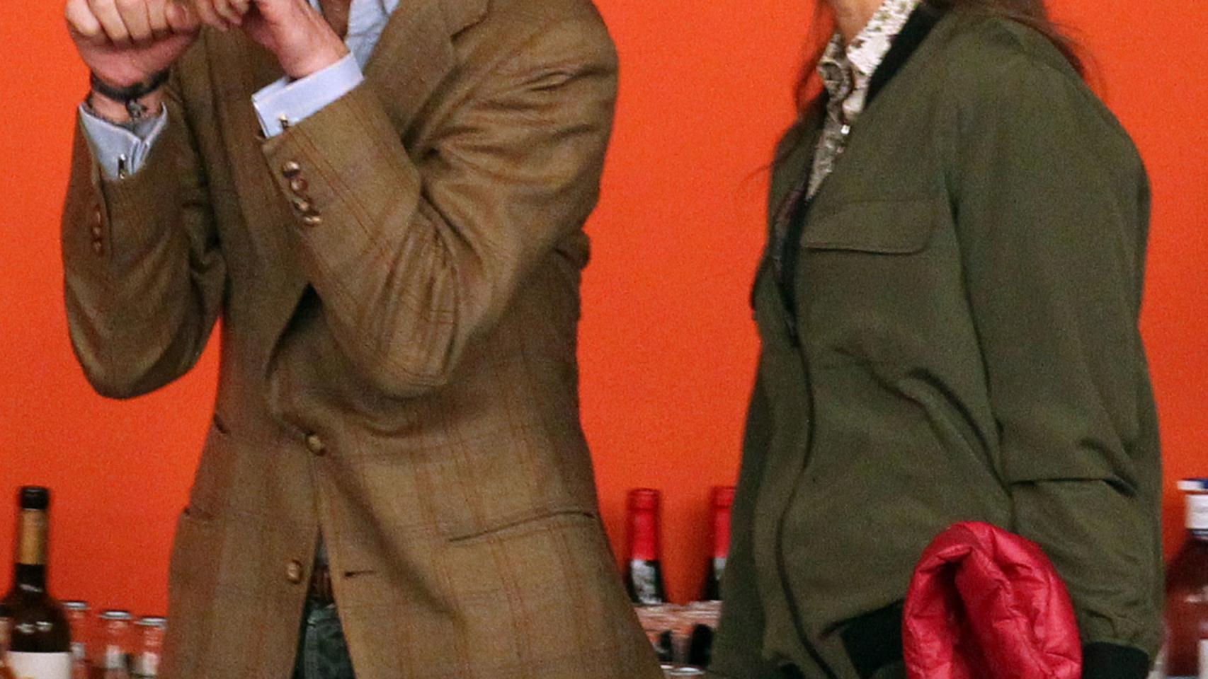 La duquesa de Lugo, el mes pasado con uno de sus amigos en un evento hípico.