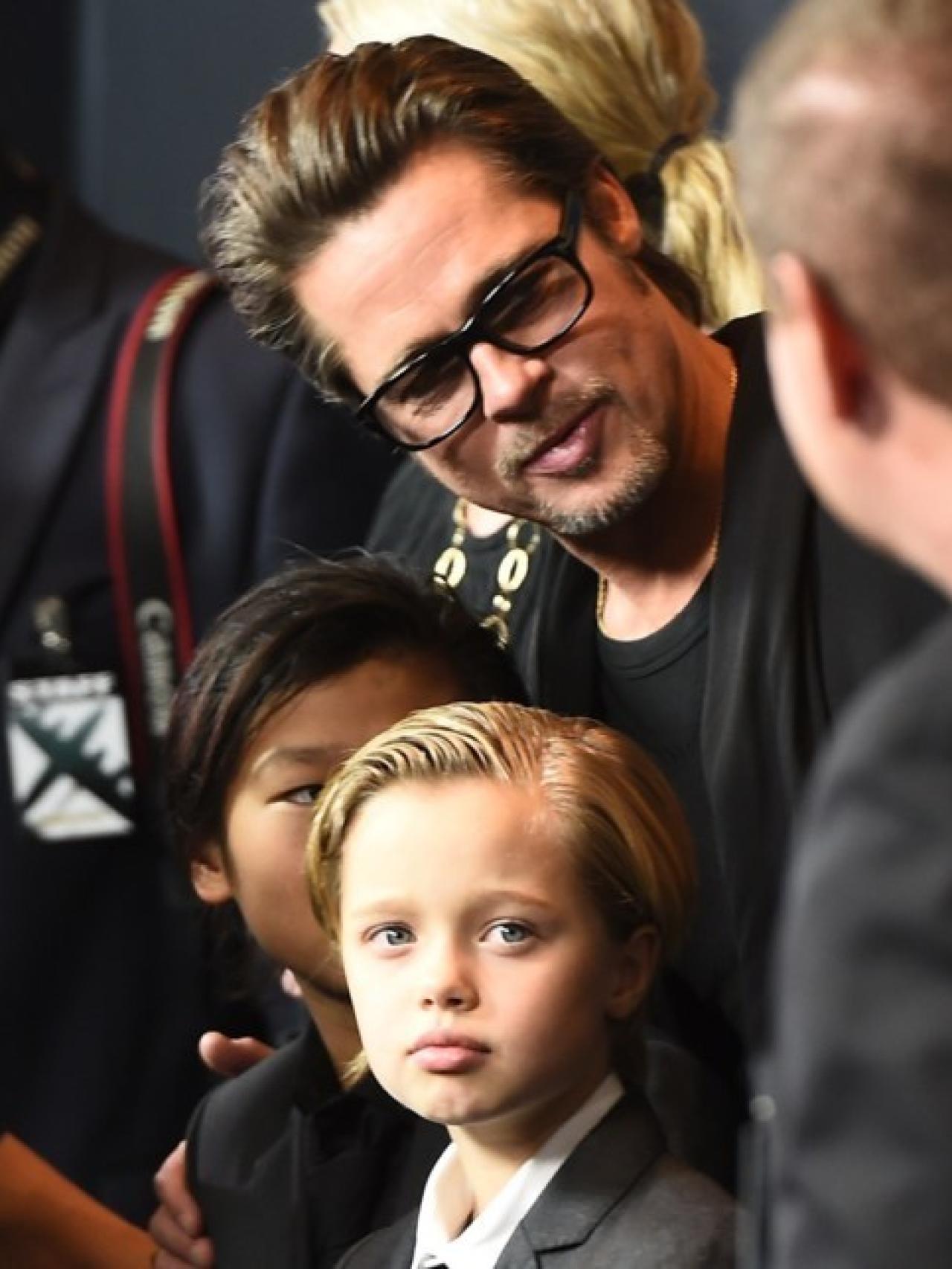 Shiloh es el ojito derecho de Brad y quien le está ayudando a convencer a su madre para que se vean.