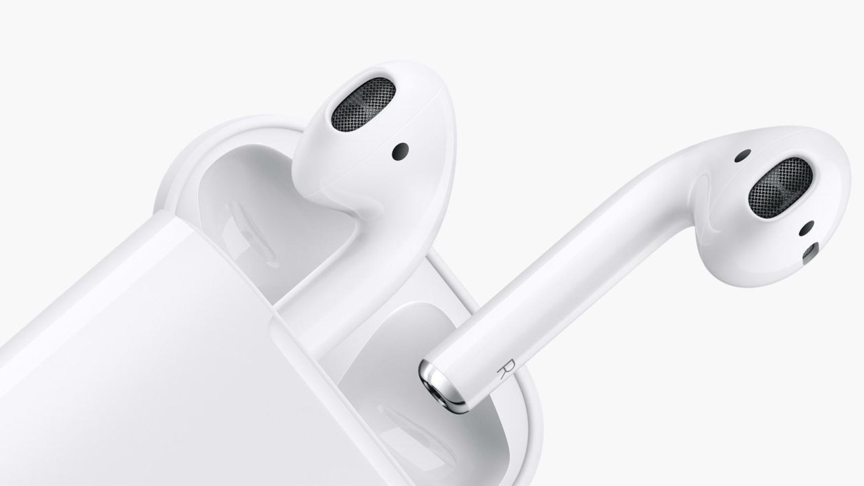 La funda de carga es imprescindible y, sin ella, los AirPods no sirven de nada.
