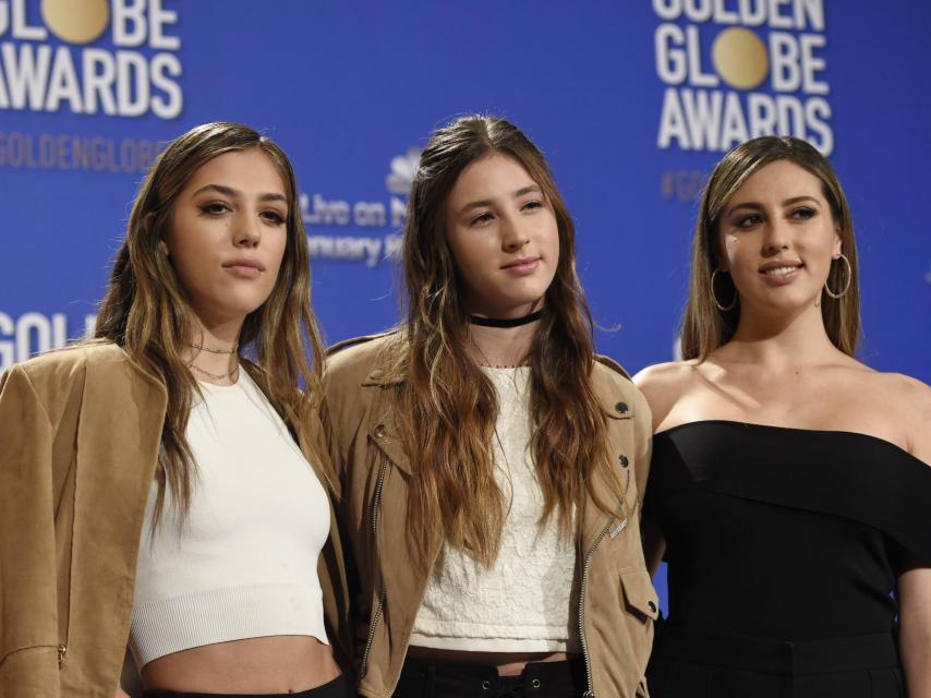 Sistine, Scarlet y Sophia, en la ceremonia de candidaturas a los Globos de Oro.