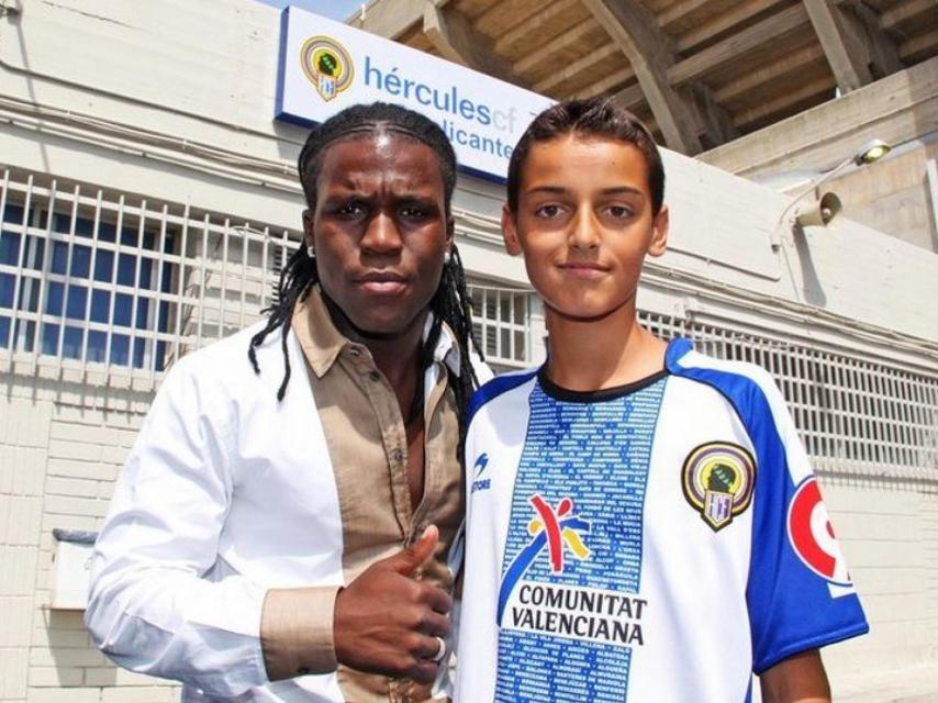 Sergio Soler es aficionado al Hércules de Alicante CF y a la fotografía.