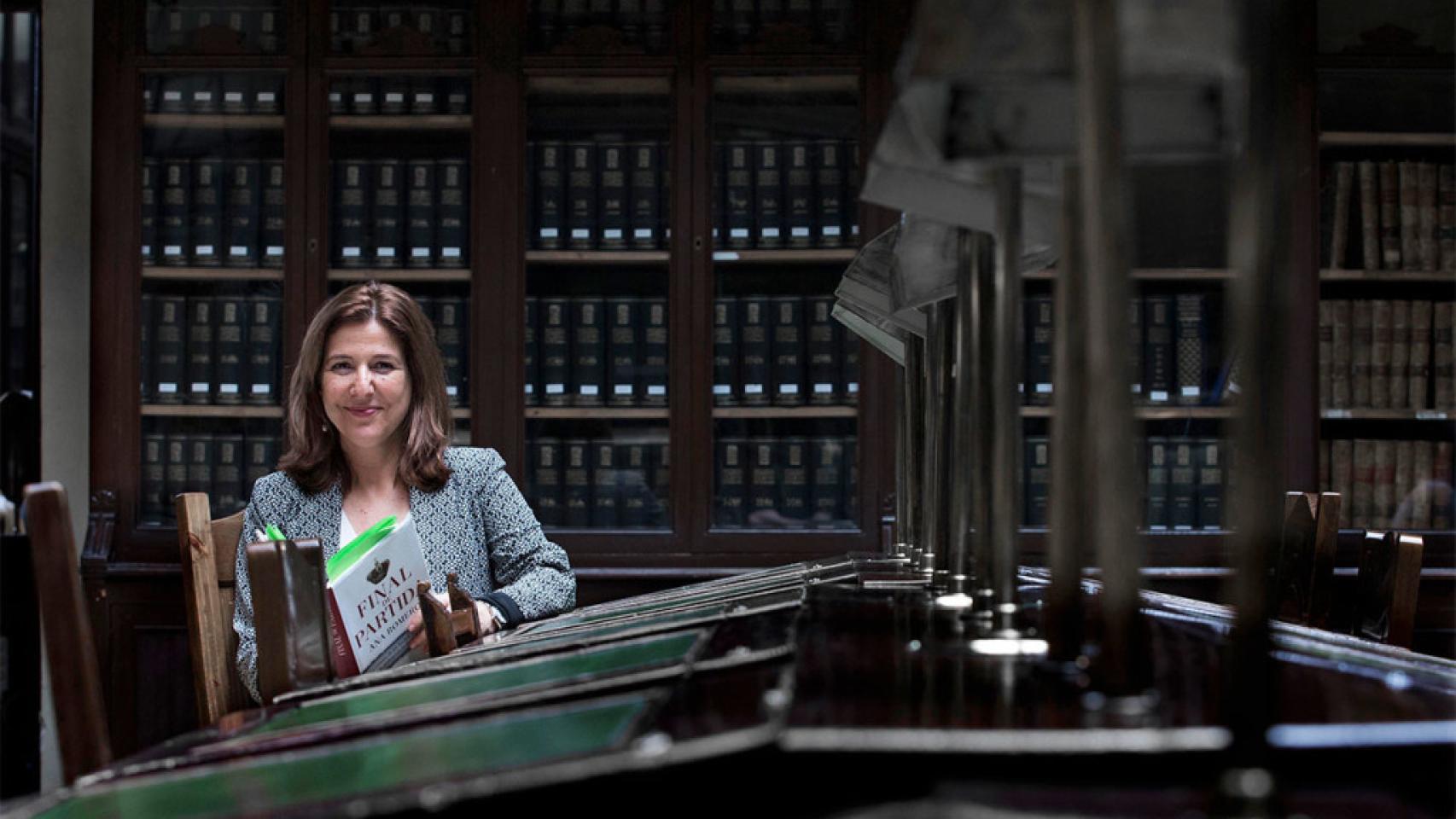 Ana Romero con su último éxito literario Final de Partida (Esfera de los Libros)