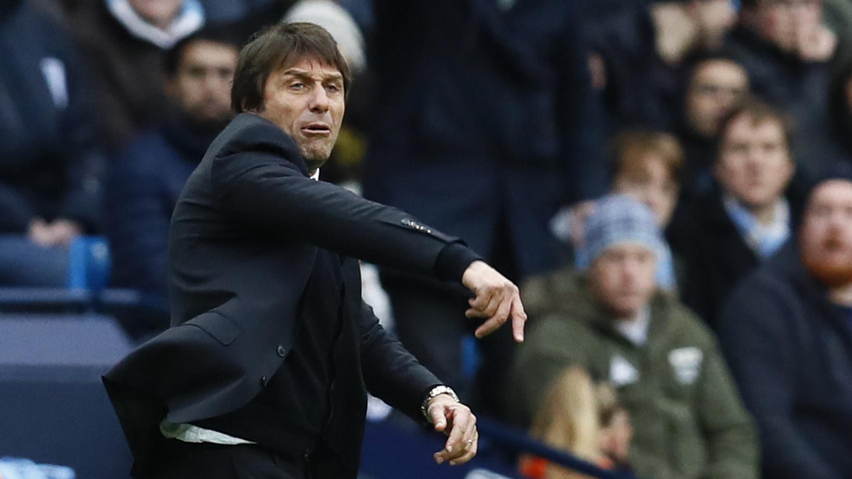 Antonio Conte da instrucciones.