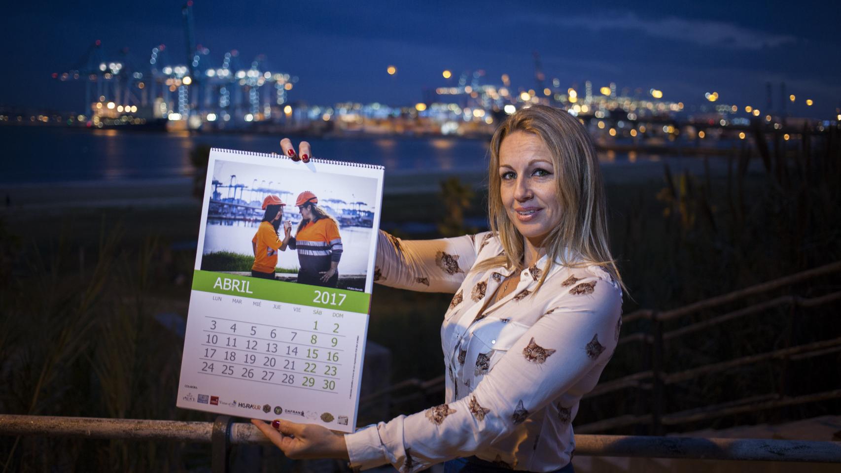 Cuentan los días para que las dejen trabajar en la estiba… con un calendario contra el machismo