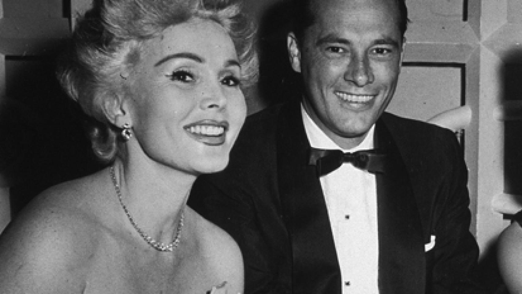 Junto a Conrad Hilton