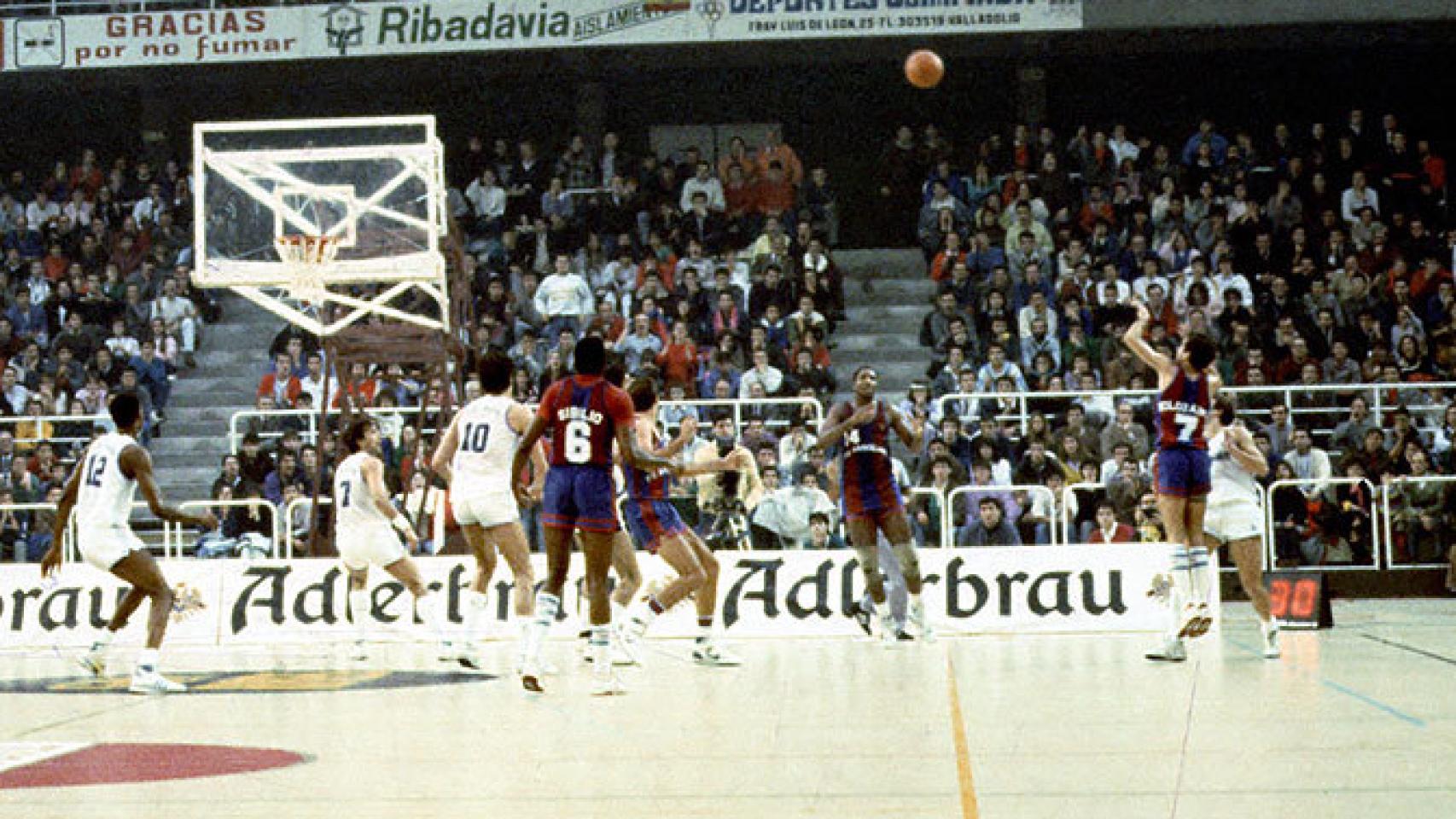 Nacho Solozábal en plena ejecución de su famoso triple.