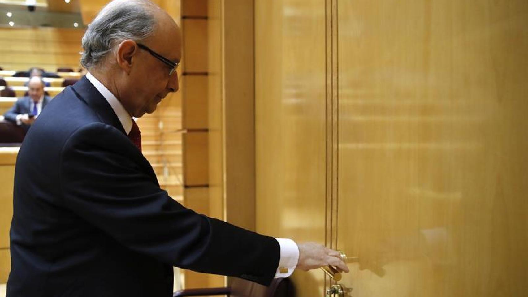 El ministro de Hacienda y Función Pública, Cristóbal Montoro, en el Senado