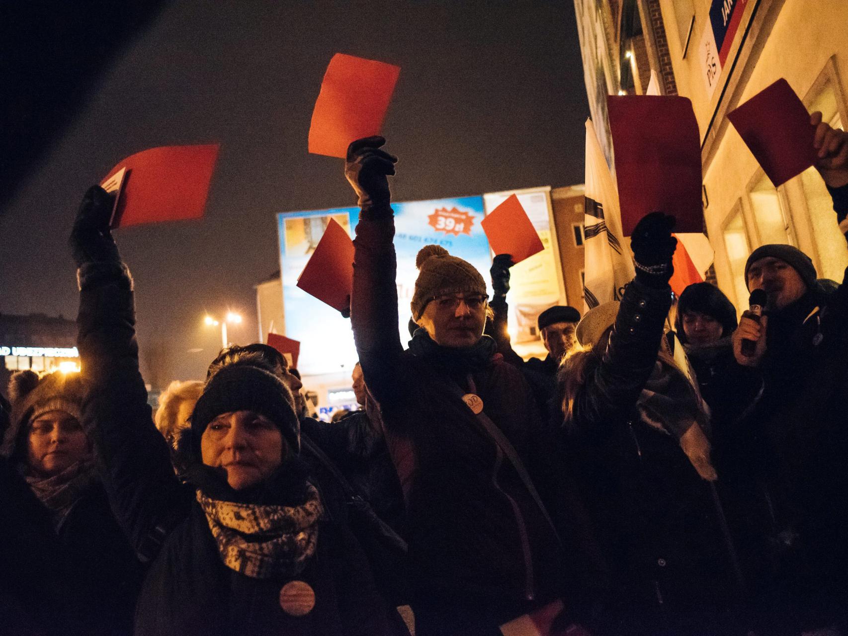 Una ola de protestas ha sacudido el Parlamento polaco.