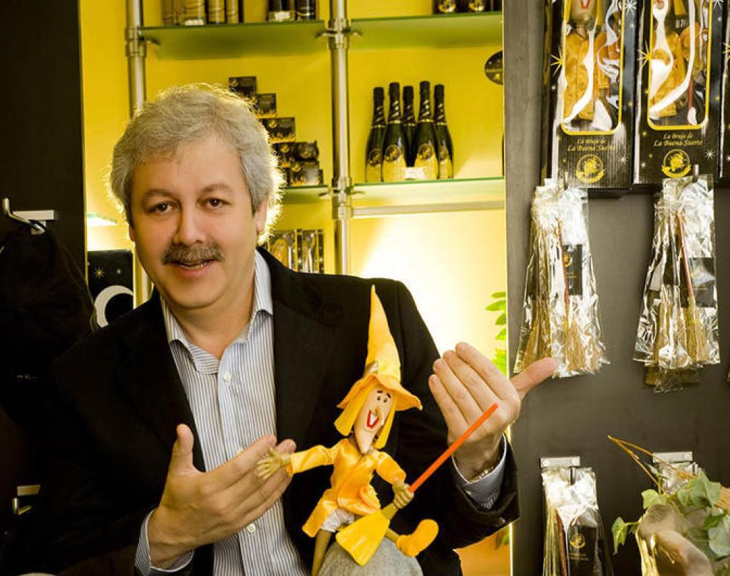 Xavier Gabriel, propietario de la administración La Bruixa d'Or