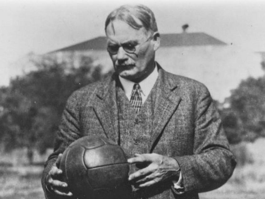 James Naismith, inventor del baloncesto.