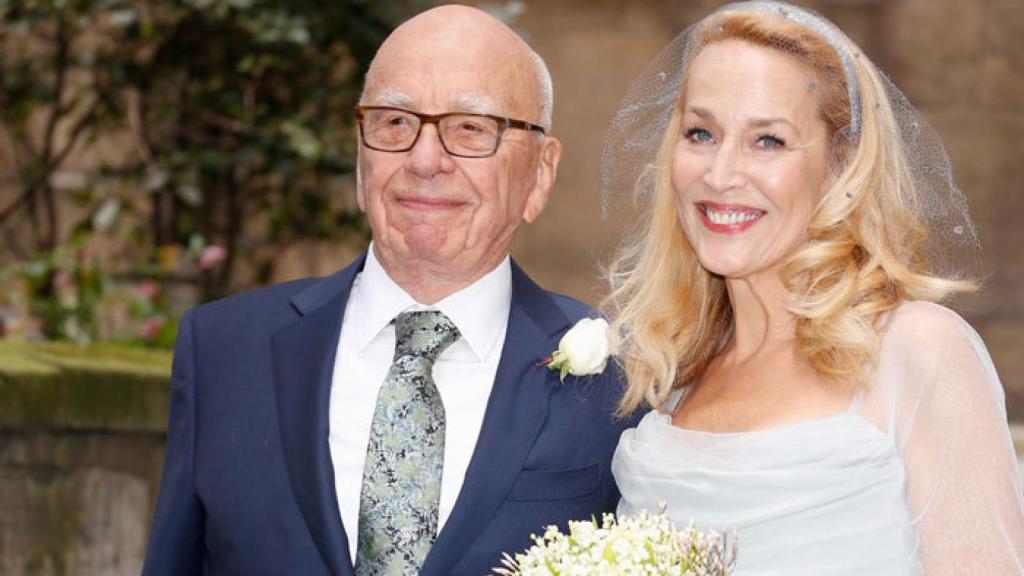 Rupert Murdoch y Jerry Hall el día de su boda.