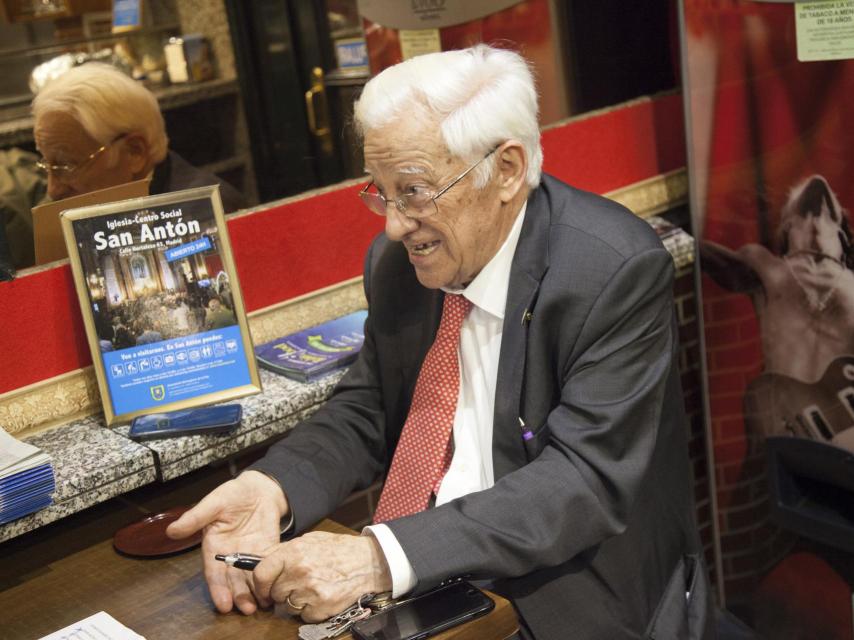El padre Ángel, durante la entrevista.