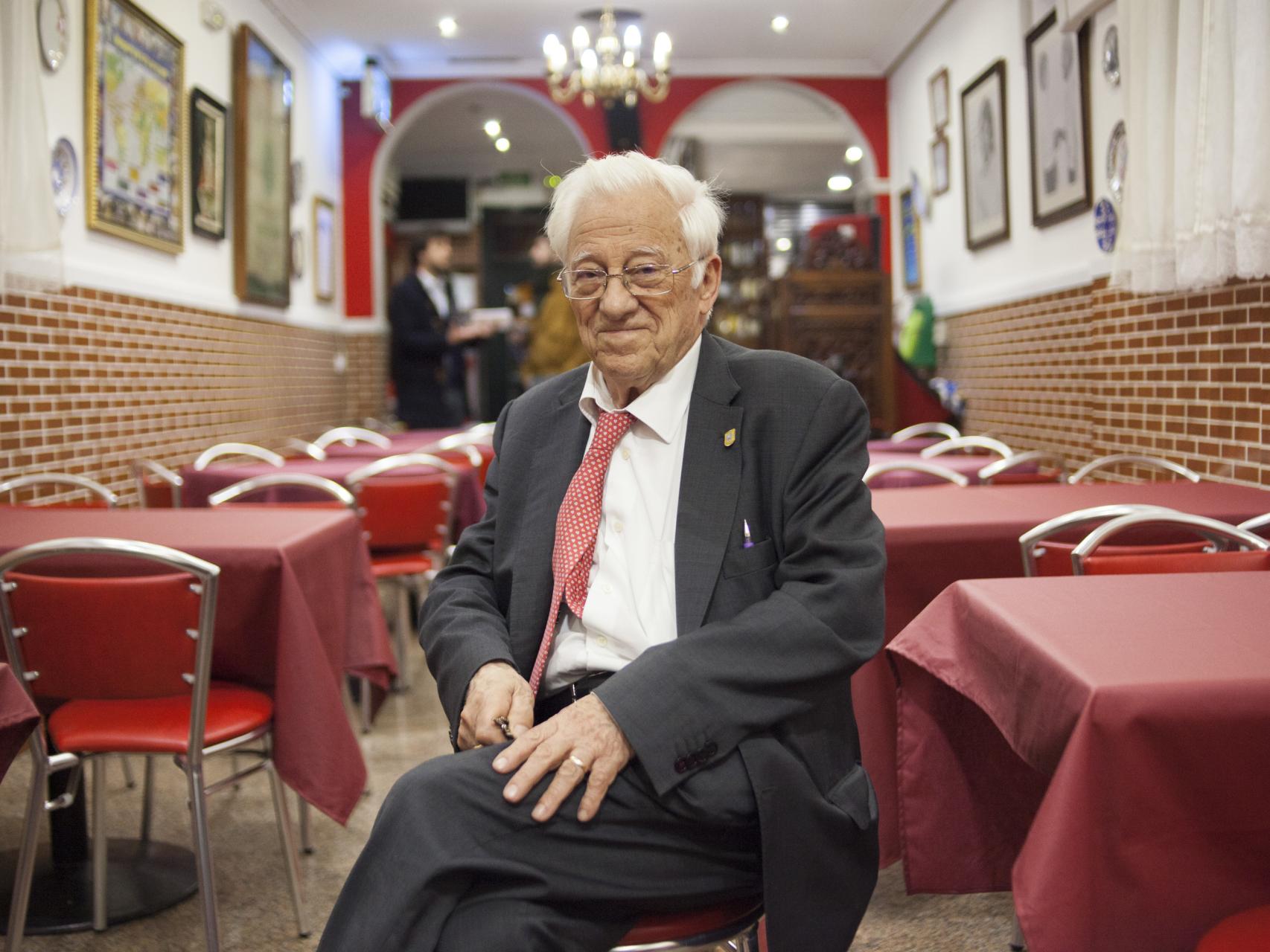 El padre Ángel, en el restaurante Robin Food.