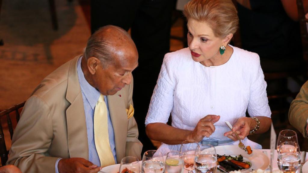Una de las últimas apariciones públicas de Oscar de la Renta fue en un homenaje a su amiga Carolina Herrera