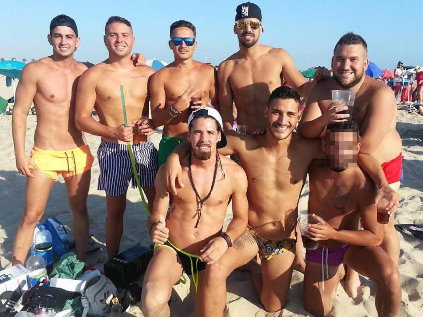 De izquierda a derecha y de arriba a abajo: Sergio C., Jairo V., Luis David D., Antonio Manuel Guerrero, José Ángel Prenda,  Jesús Escudero y Alfonso Jesús Cabezuelo .