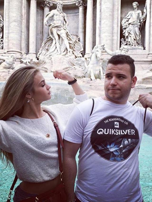 En Roma junto a la Fontana di Trevi