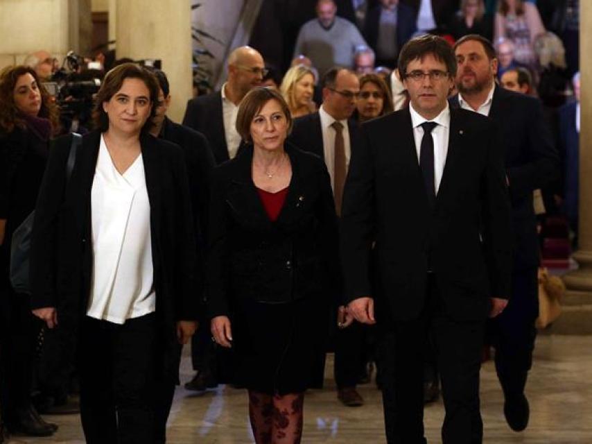 Colau, Forcadell y Puigdemont en la cumbre.