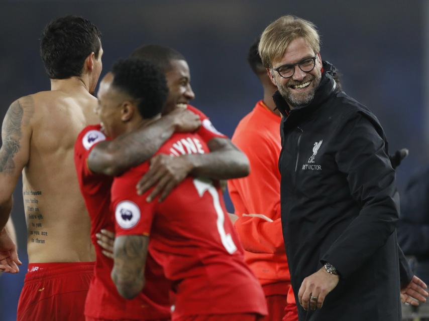 Klopp celebra una victoria con sus jugadores.