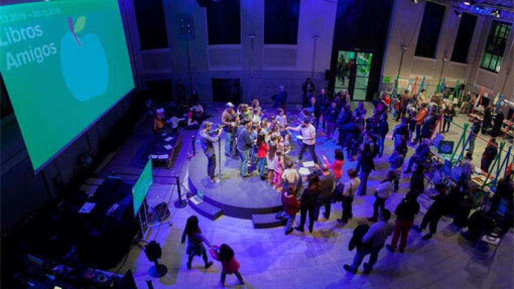 Image: Un libro es un amigo