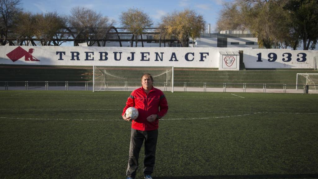 Rafael fue el primer defensa en España que cubrió a la estrella salvadoreña. Fue durante un amistoso en el verano de 1982.