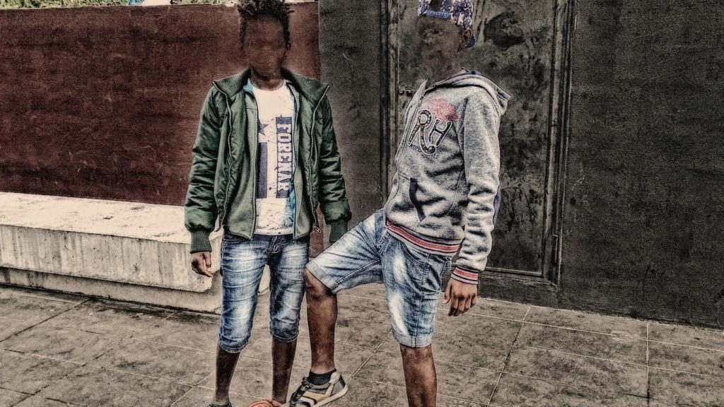 Filemon y Yahya, recién llegados a Europa (foto retocada por su protección).