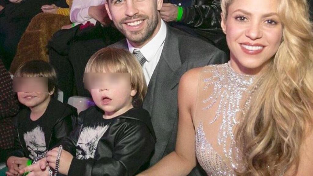 Shakira expone constantemente a sus hijos en redes sociales.