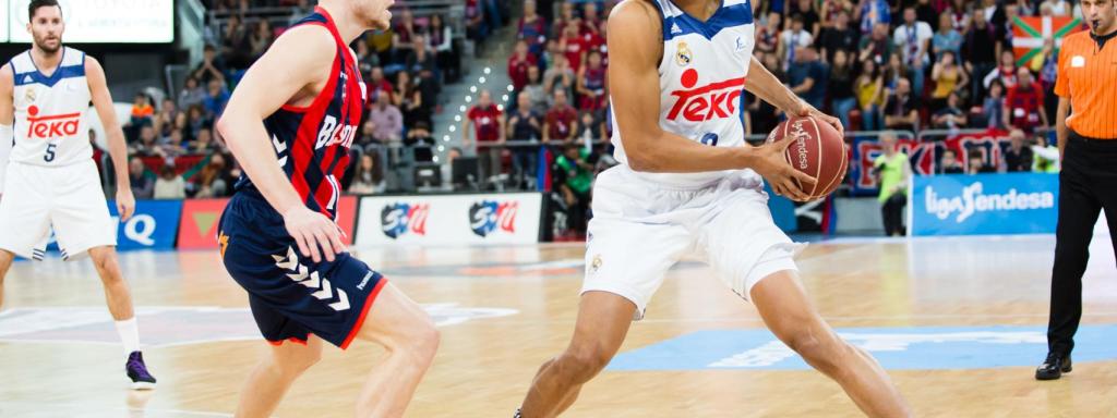 Anthony Randolph con el balón ante el Baskonia.