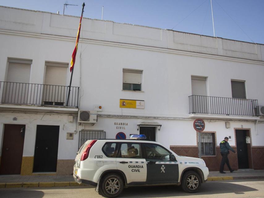 El cuartel de la Guardia Civil de Isla Mayor.