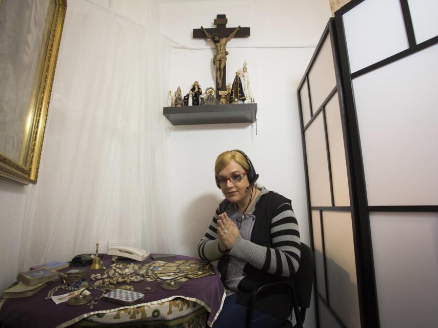 Marta Fernández, conocida como Minerva, la tarotista más seguida de Éxito Radio.