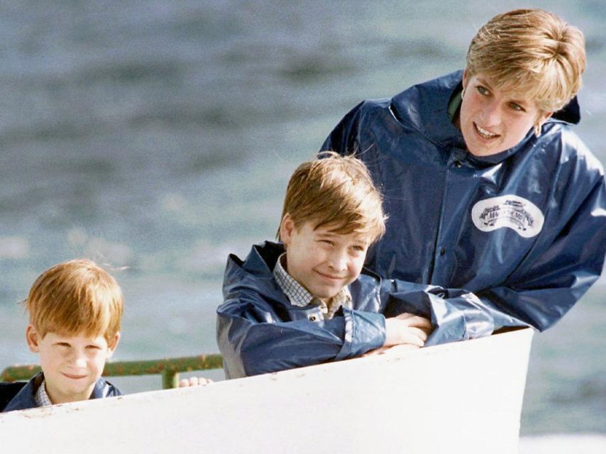 Diana de Gales con sus hijos, cuando eran pequeños