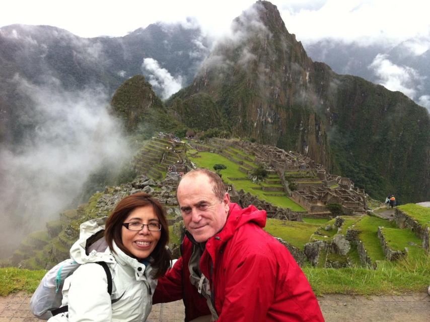 Arriaga junto a su mujer Maria Giuliana Mayuri Chumacera estas Navidades.