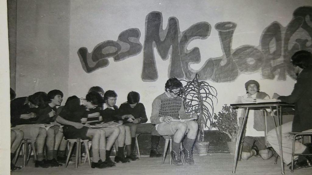 En Alba de Tormes cursando BUP con los Padres Redentores. Arriaga el del jersey a cuadros.
