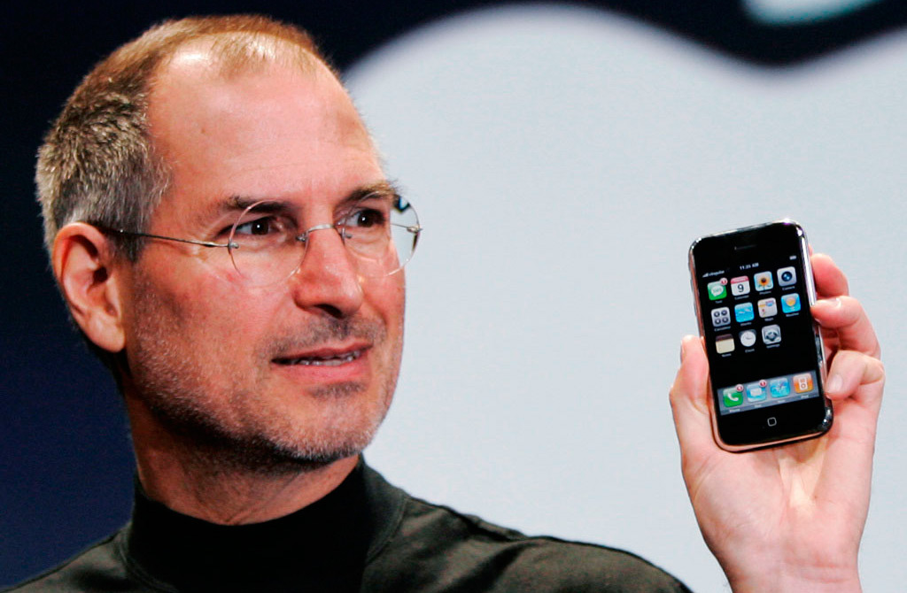 steve-jobs-iphone-2007