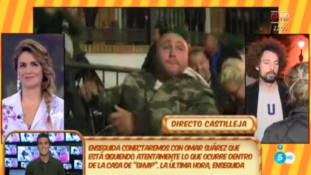 Kiko Rivera tirando caramelos en una cabalgata.