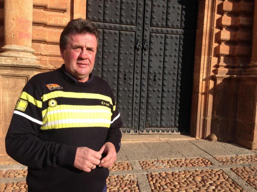 A José Torres, el alcalde del pueblo, le negó el pésame durante el funeral de su suegro.